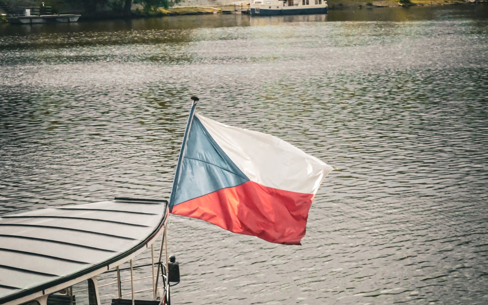 Late Summer on the Vltava: A Relaxed Prague Weekend for Two