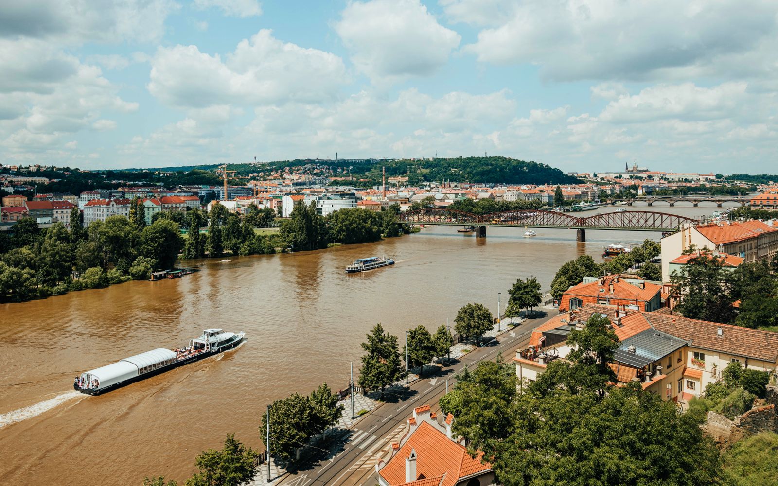 First Time in Prague: Choosing a Vltava Sightseeing Cruise