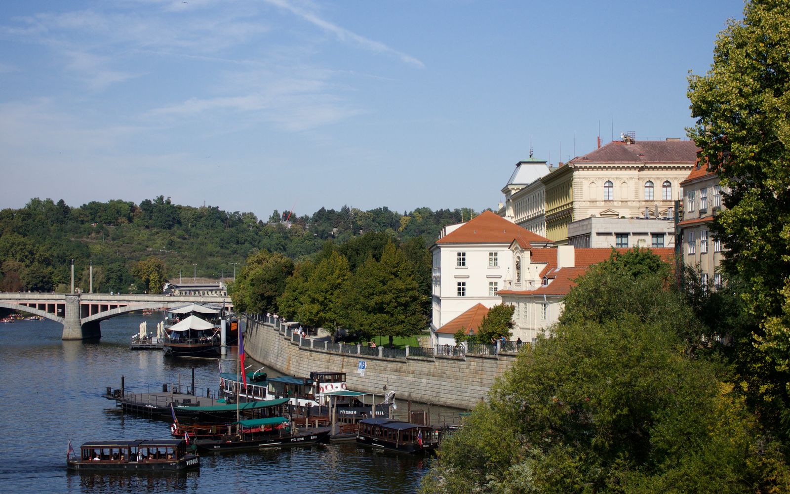Meeting Friends on a Boat: A Shared Experience in Central Prague
