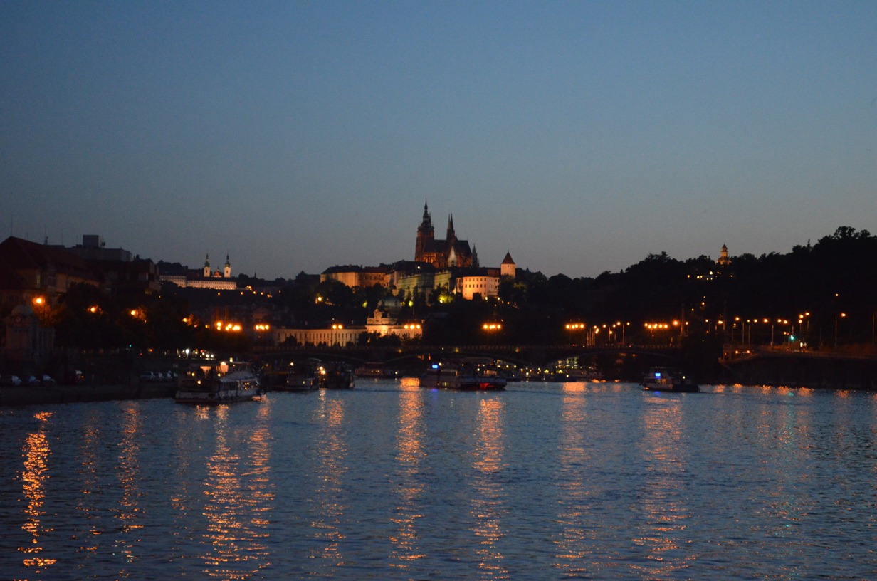 3-Hours Evening boat trip with the dinner