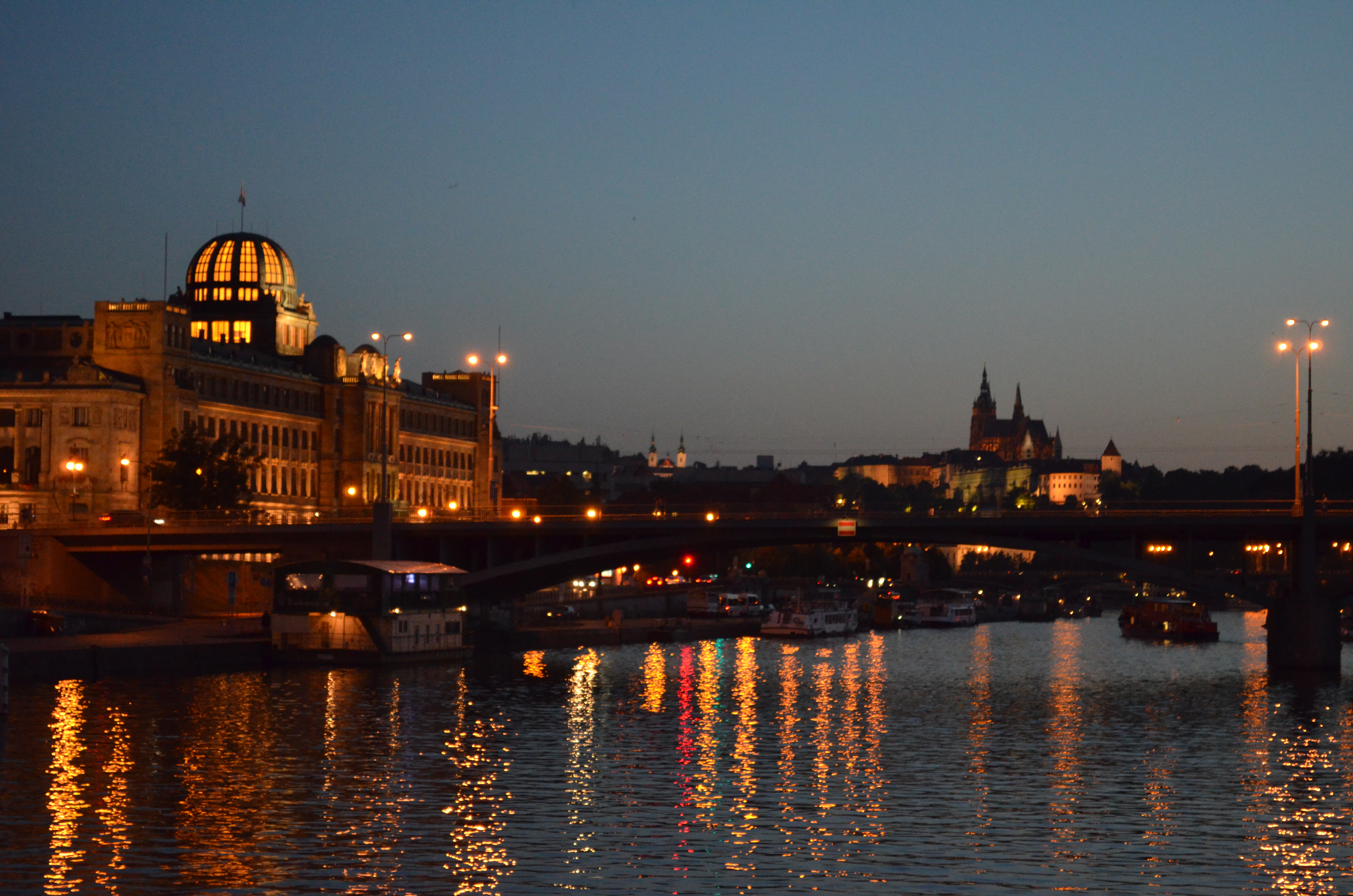 3-Hours Evening boat trip with the dinner